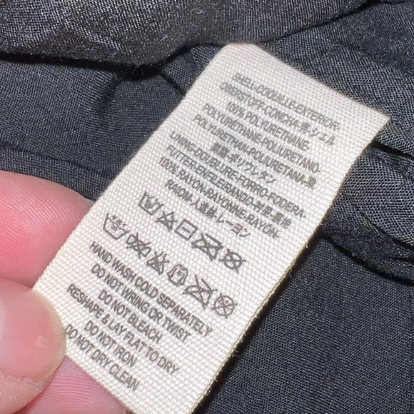 ⭐️Free People Modern Femme Black Vegan Leather Mini Skirt Size 2 FINAL PRICE - Picture 15 of 16